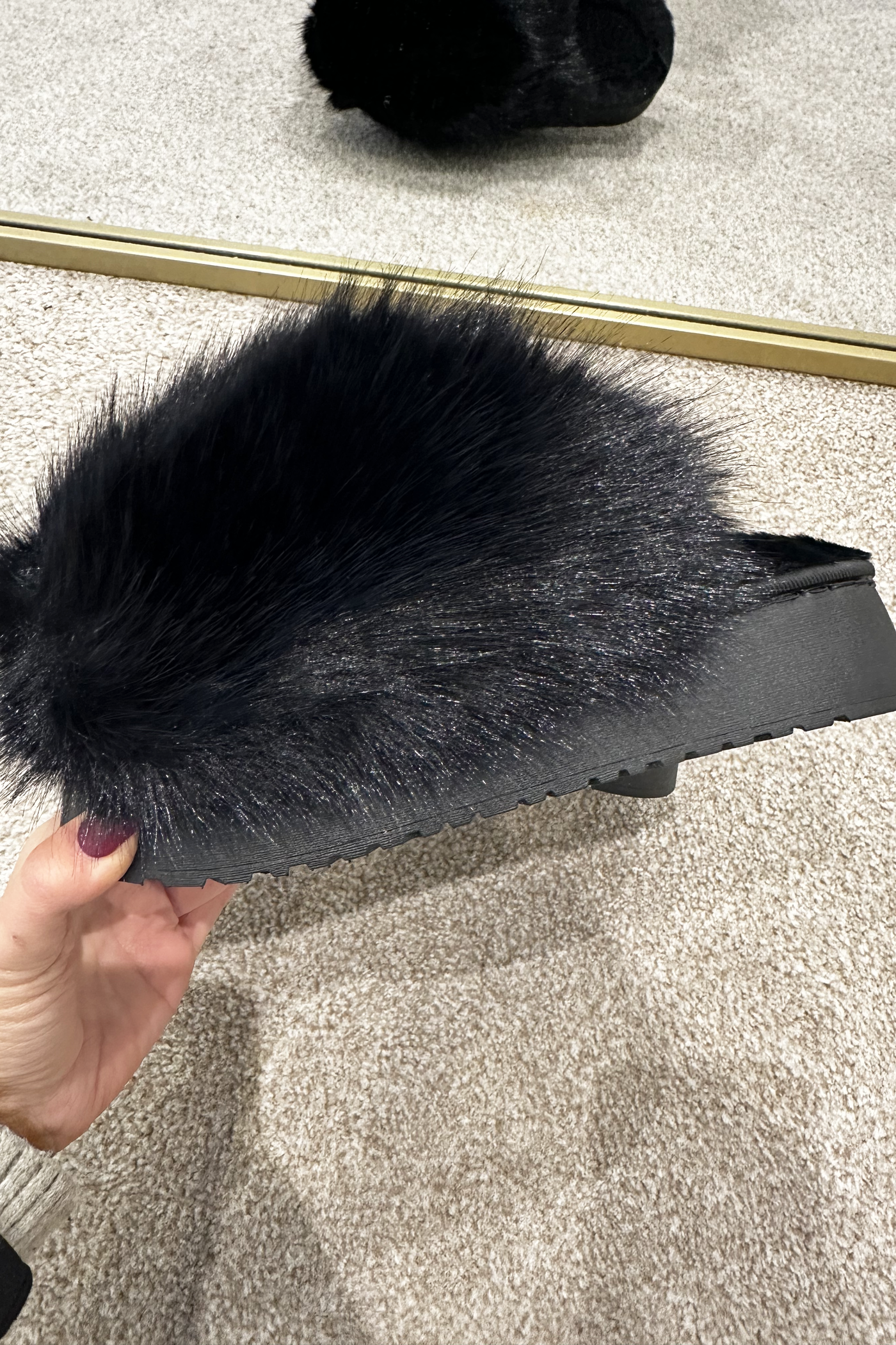 Extreme Fluffy Slippers - Black