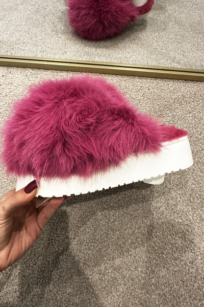 Extreme Fluffy Slippers - Fuschia