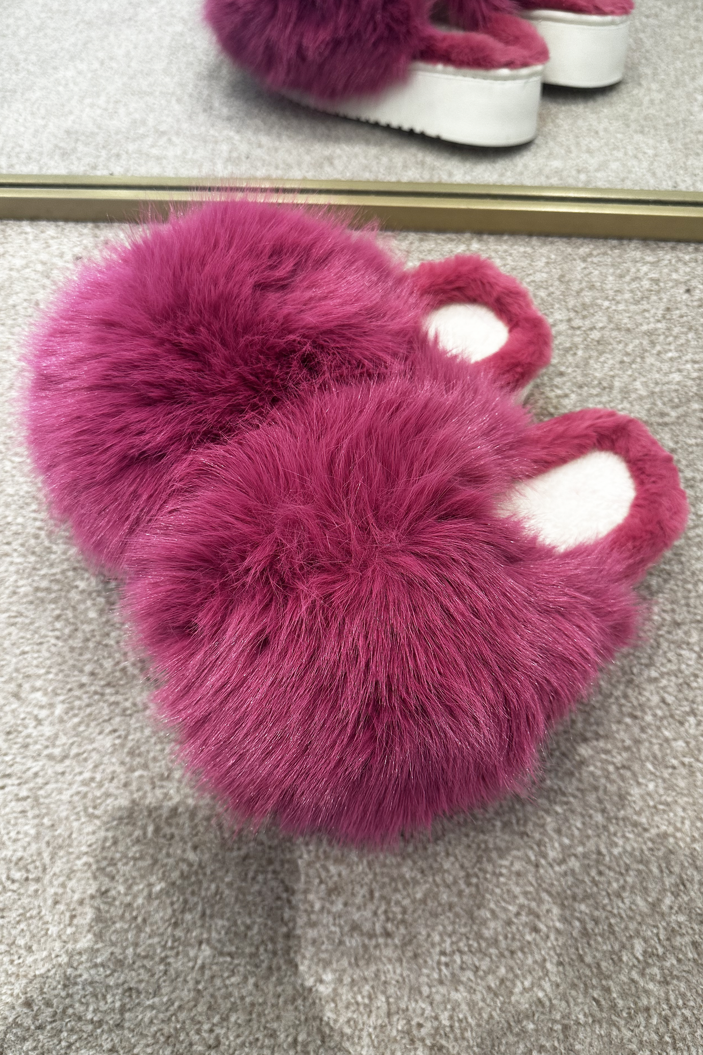 Extreme Fluffy Slippers - Fuschia