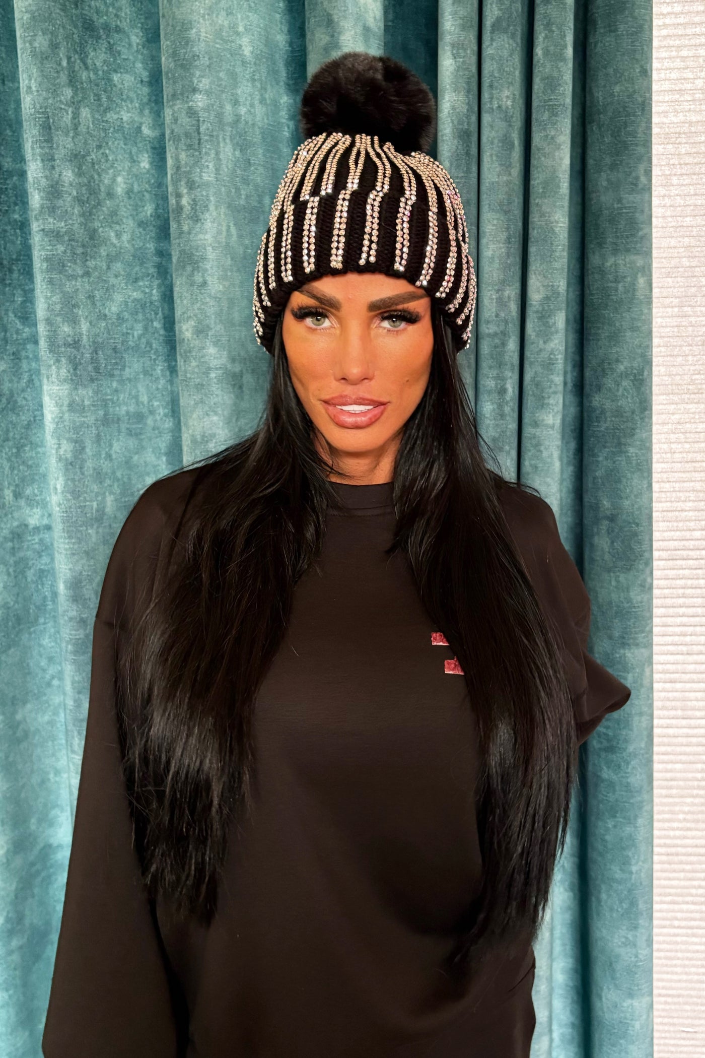 Gem Bobble Hat - Black