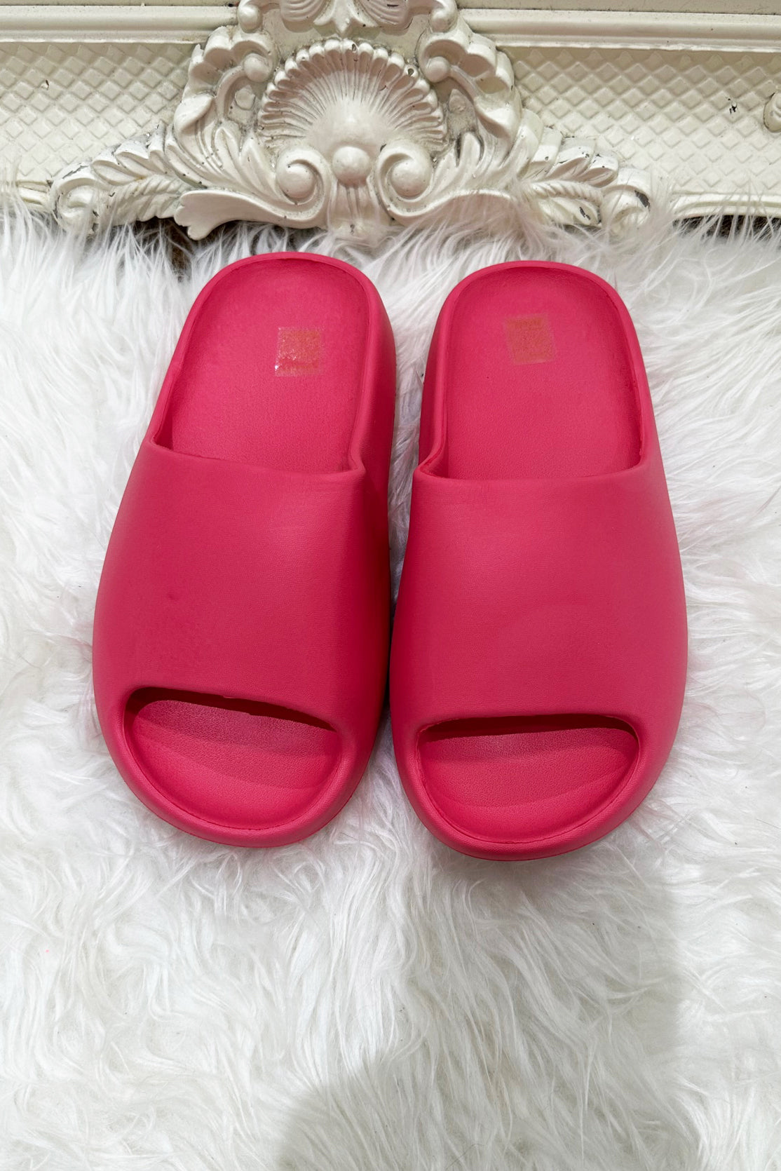 JYY Sliders - Fuschia